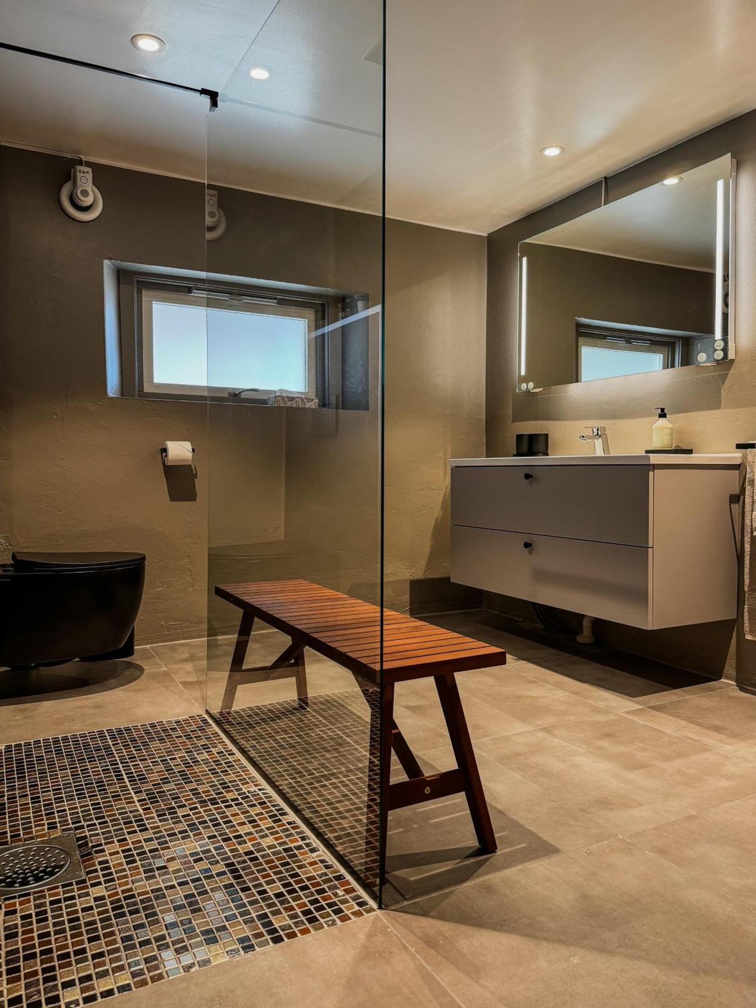Husly Reine - Your Home With Reinebringen View Ngoại thất bức ảnh